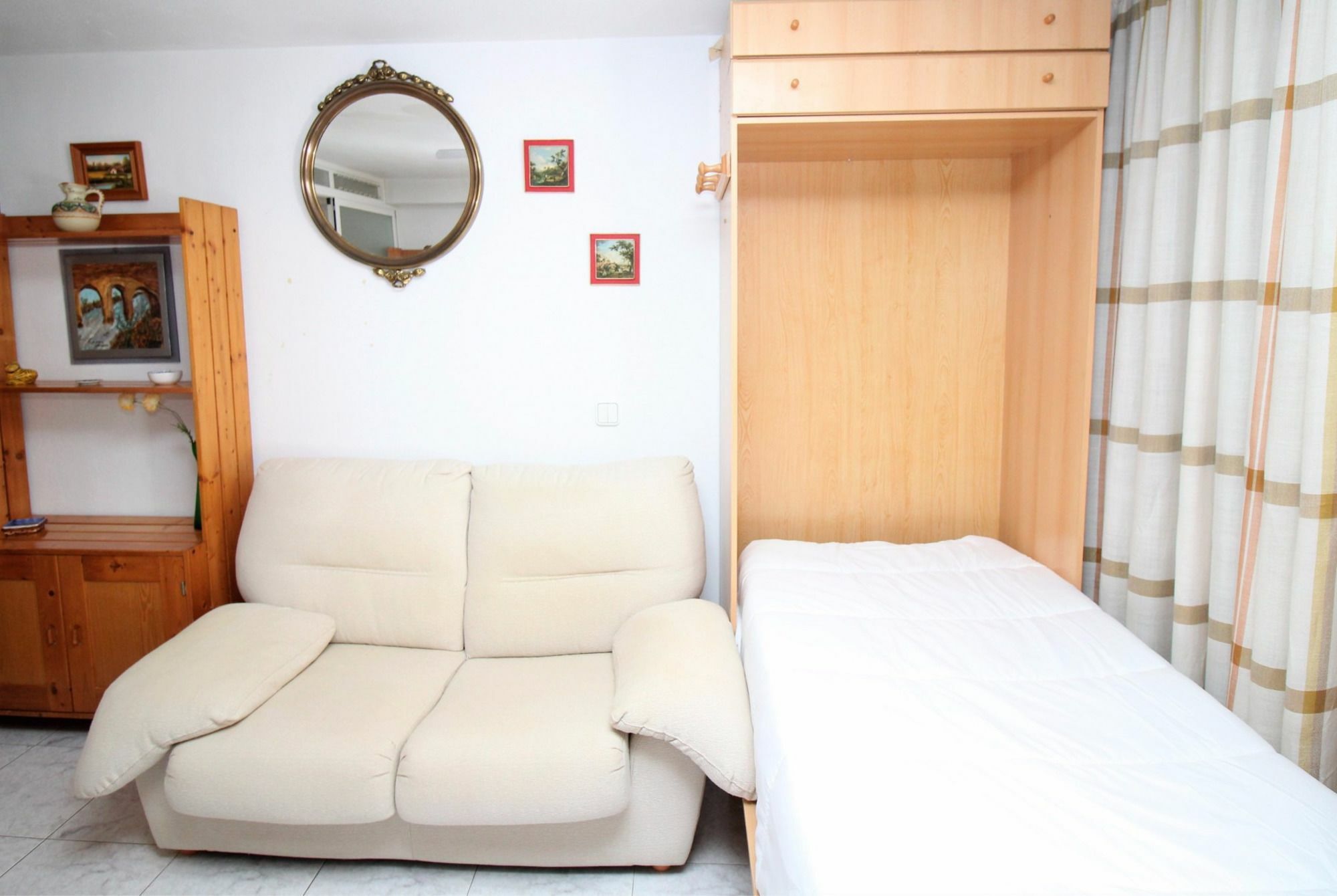 Apartment Tower 42 *